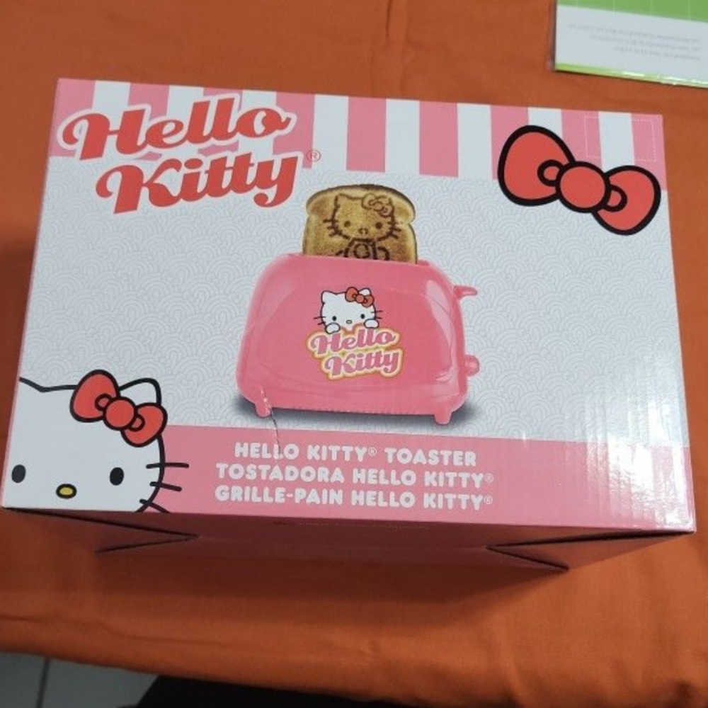 Hello Kitty Pink Toaster with Bow Graphics